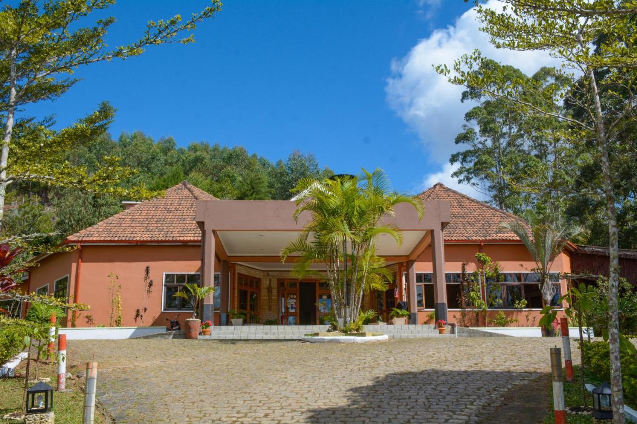 Andasibe Cyperus Hotel Moramanga Екстериор снимка